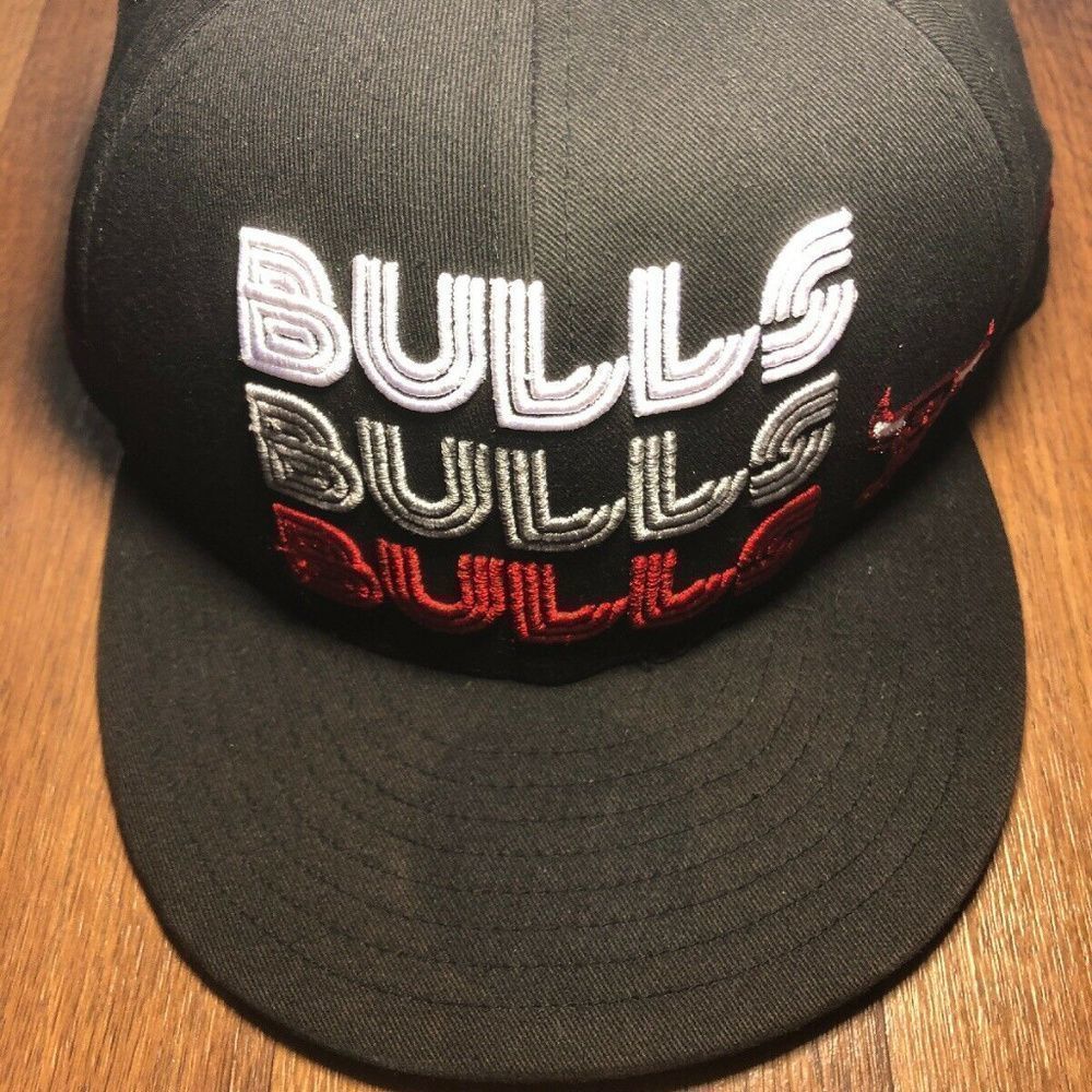 Chicago Bulls Embroidered Black Snapback Hat